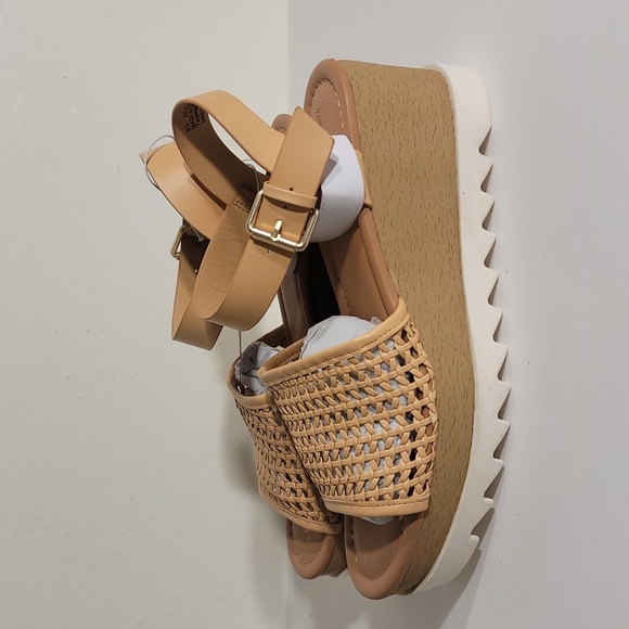 Universal Thread NIB Alba Beige Tan Platform Sandals sz 9.5 Memory Comfort Foam - Picture 6 of 12